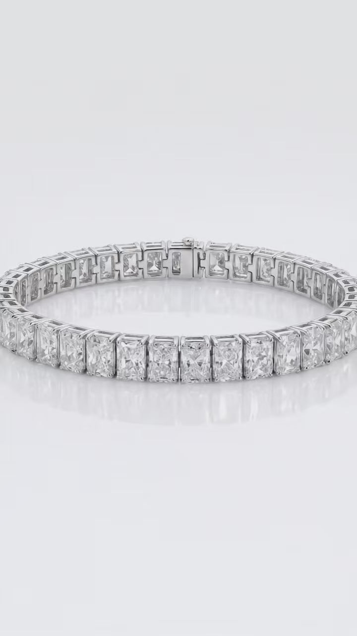 Video of the 22 ct radiant-cut lab-grown diamond tennis bracelet
