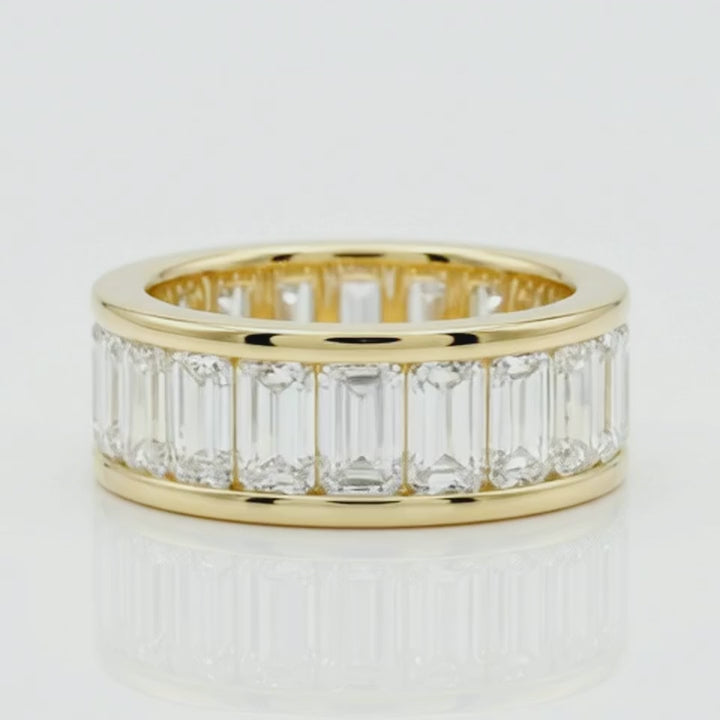 Rotation video of the baguette lab-grown diamond eternity band in 18K yellow gold